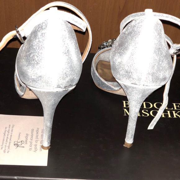 Silver cross strap sandals. - Picture 4 of 8